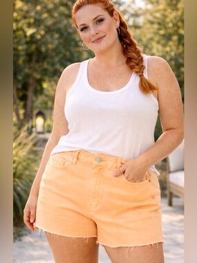 NWT Old Navy High Rise OG Cutoff Jean Shorts in Apricot - Size 20